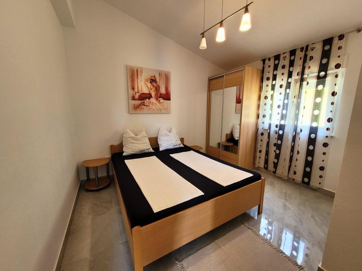 Apartment Jelena Vir Luaran gambar