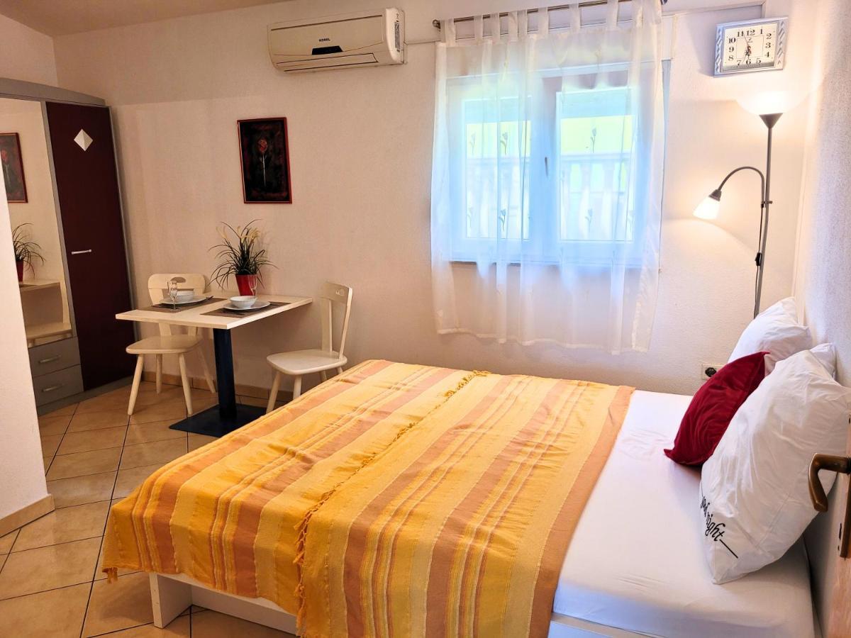 Apartment Jelena Vir Luaran gambar