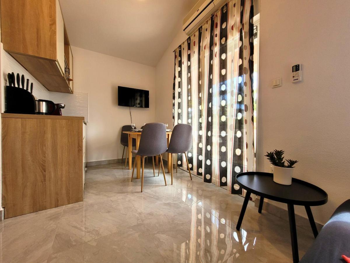 Apartment Jelena Vir Luaran gambar