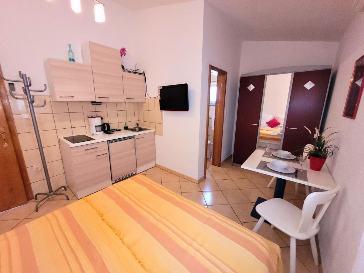 Apartment Jelena Vir Luaran gambar